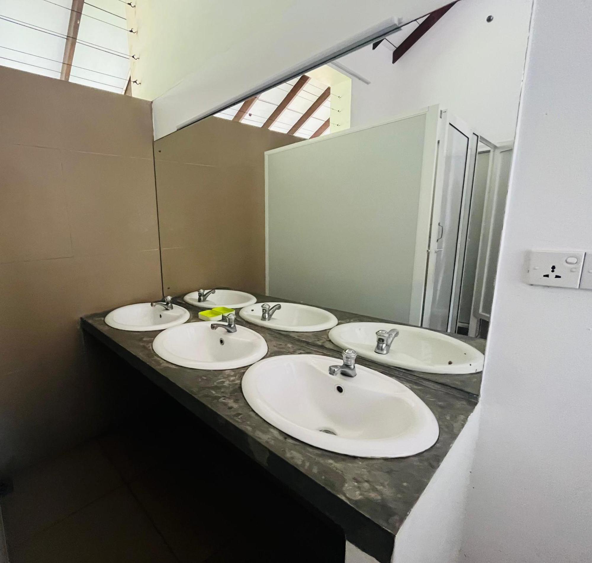 The Hostel Мириса Екстериор снимка